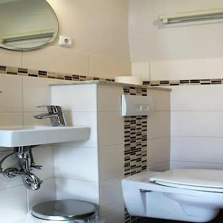 With 2 Bedrooms * Klutz